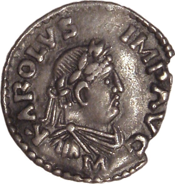Beeltenis van Karel de Grote op een denarius uit Mainz (812-814) met het opschrift KAROLVS IMP AVG ("Karolus Imperator Augustus") (Cabinet des Médailles, Parijs). Bron/licentie: Creative Commons.